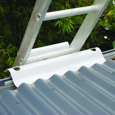 Ladder bracket for safe access to roof