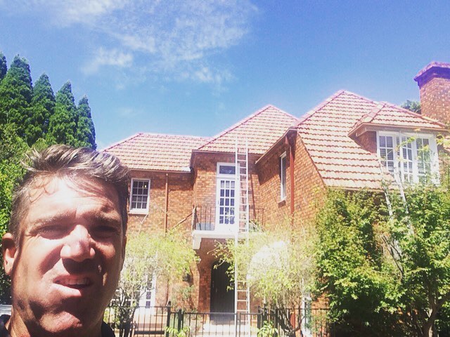 Do your tradies a favour and have anchor points installed on your roof, so they have a smile on their face instead... ⚓️ #savealife #steeproofselfie #safetyfirst #anchorpoints